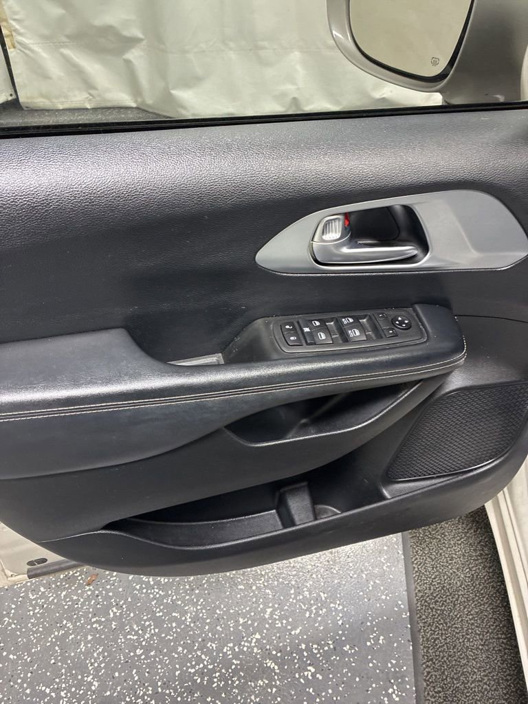 Used 2020 Chrysler Pacifica Touring w/ S Appearance Package image 14