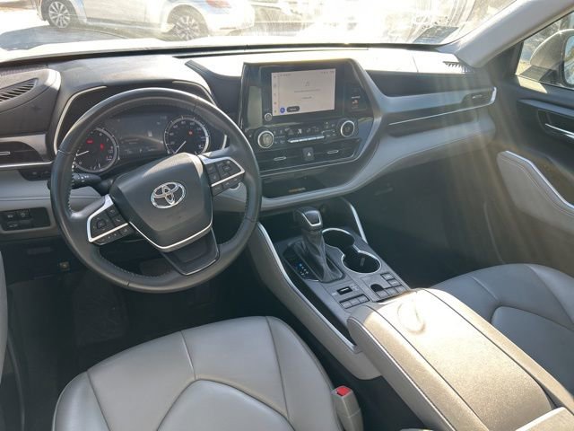 Used 2024 Toyota Highlander XLE AWD/4WD image 15