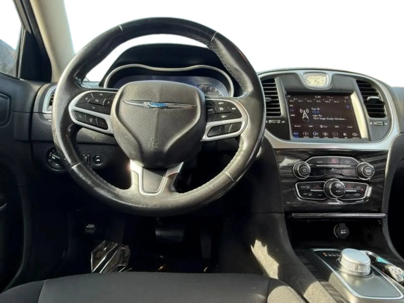 Used 2019 Chrysler 300 Touring RWD image 19