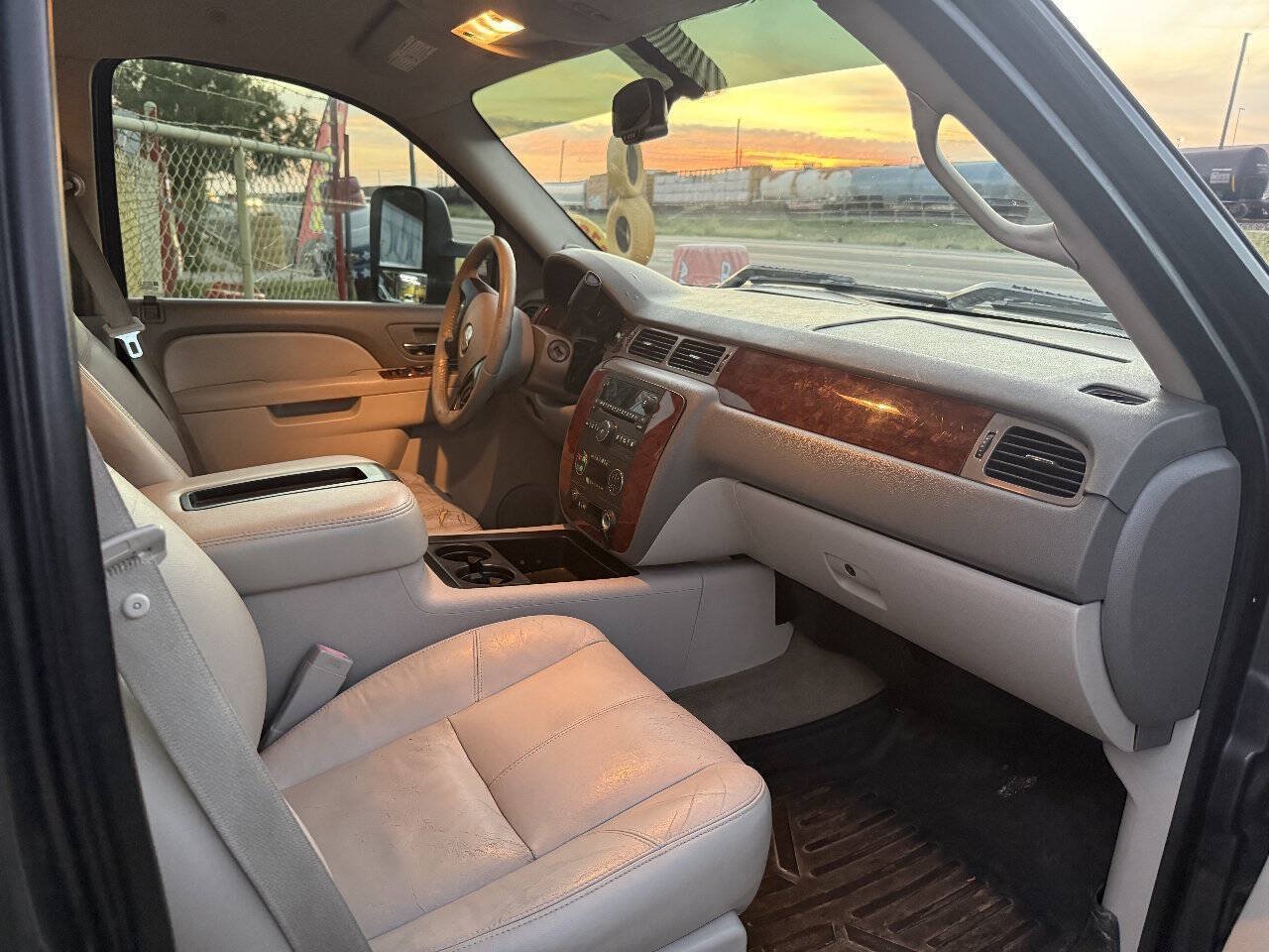 Used 2011 Chevrolet Silverado 2500 LTZ AWD/4WD image 12