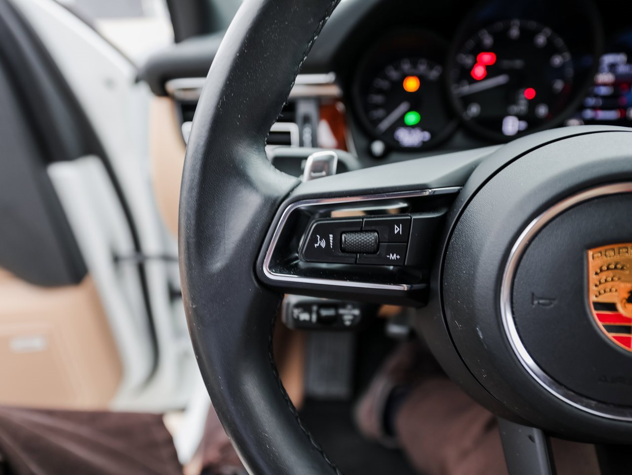 Certified 2023 Porsche Macan image 17