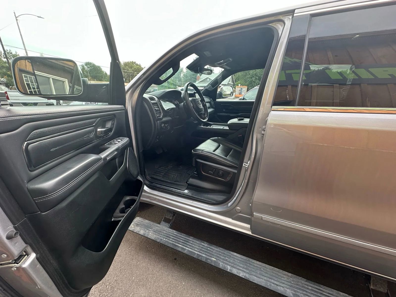 Used 2022 RAM 1500 Limited w/ Body Color Bumper Group image 9