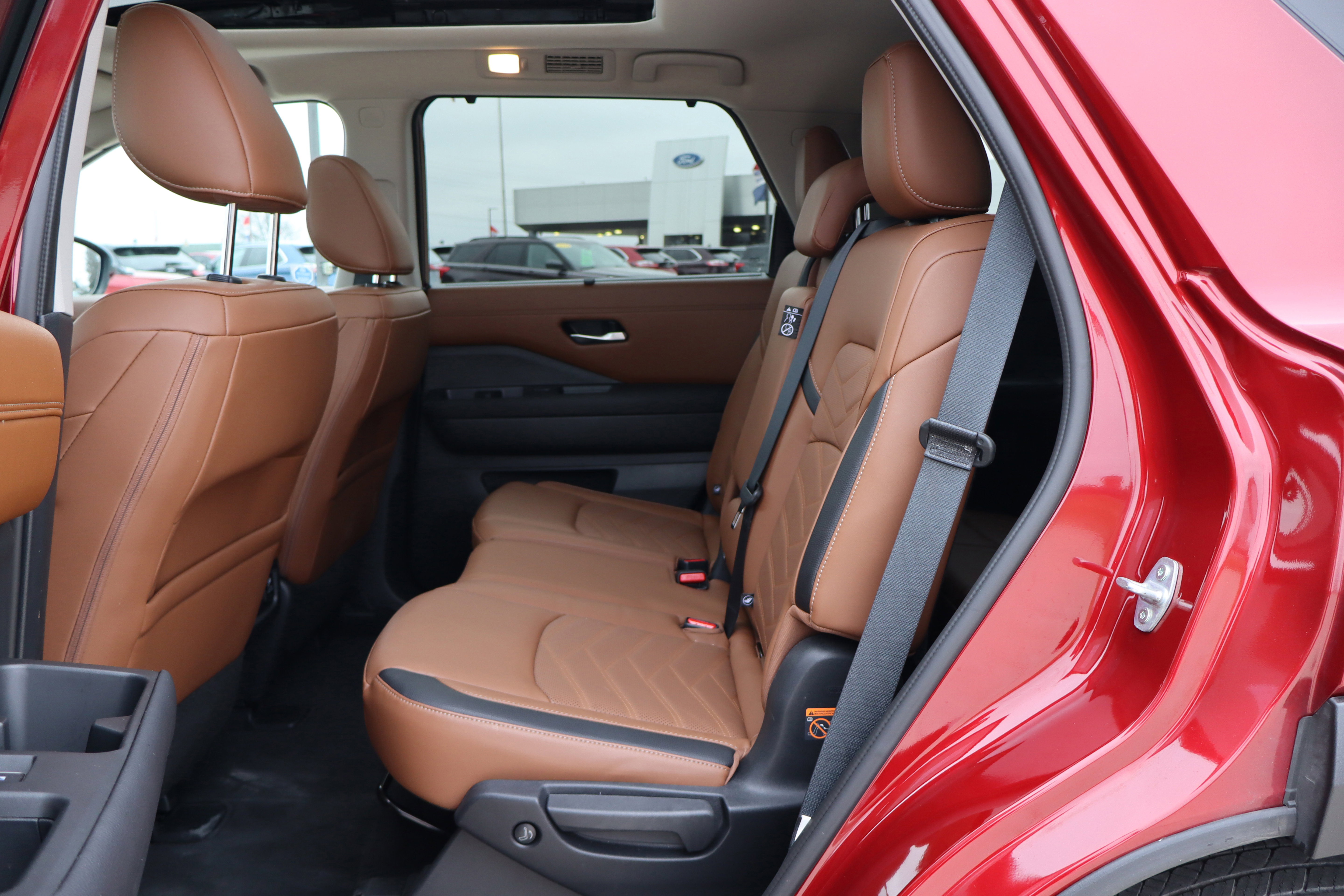 Used 2024 Nissan Pathfinder Platinum w/ Cargo Package image 11