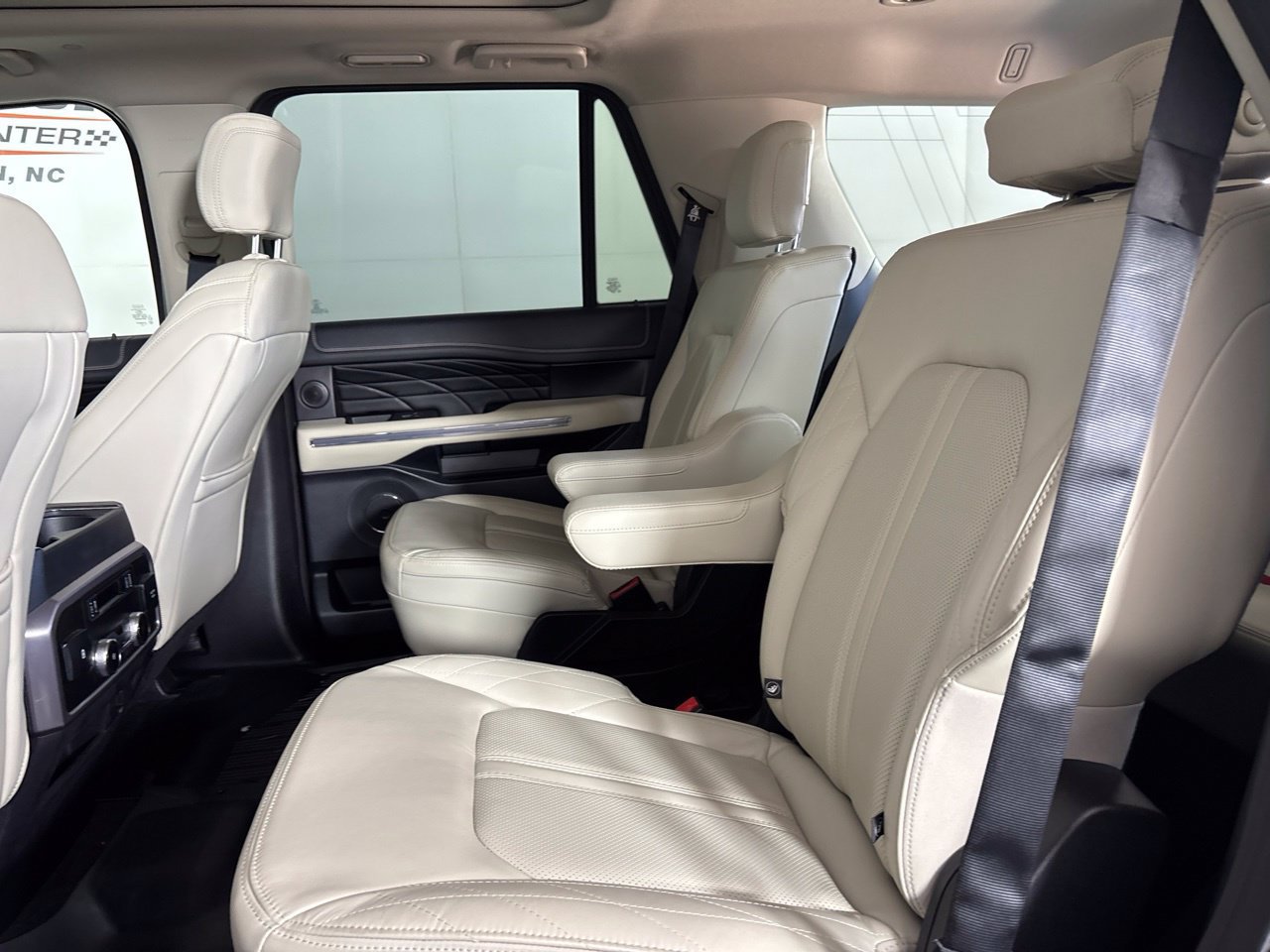 Used 2019 Ford Expedition Platinum AWD/4WD image 27
