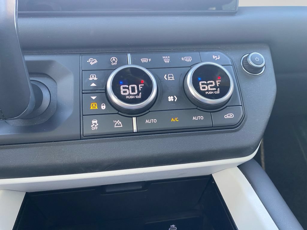 Used 2025 Land Rover Defender 130 X-Dynamic SE AWD/4WD image 17