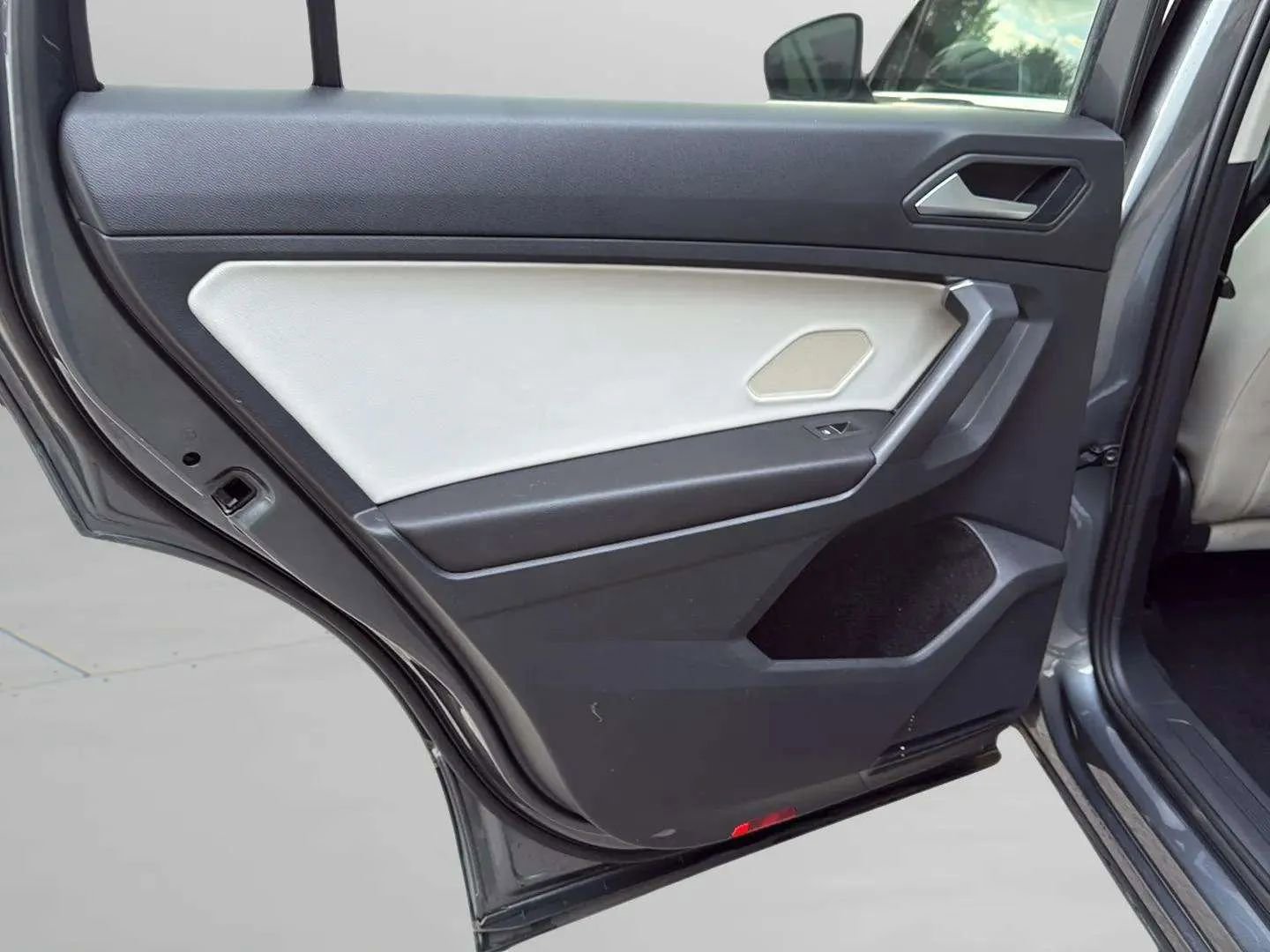 Used 2021 Volkswagen Tiguan SEL image 17