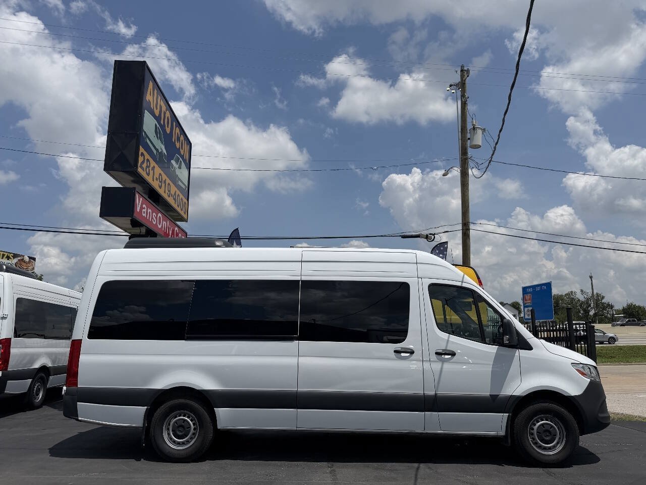 Used 2025 Mercedes-Benz Sprinter 2500 image 3