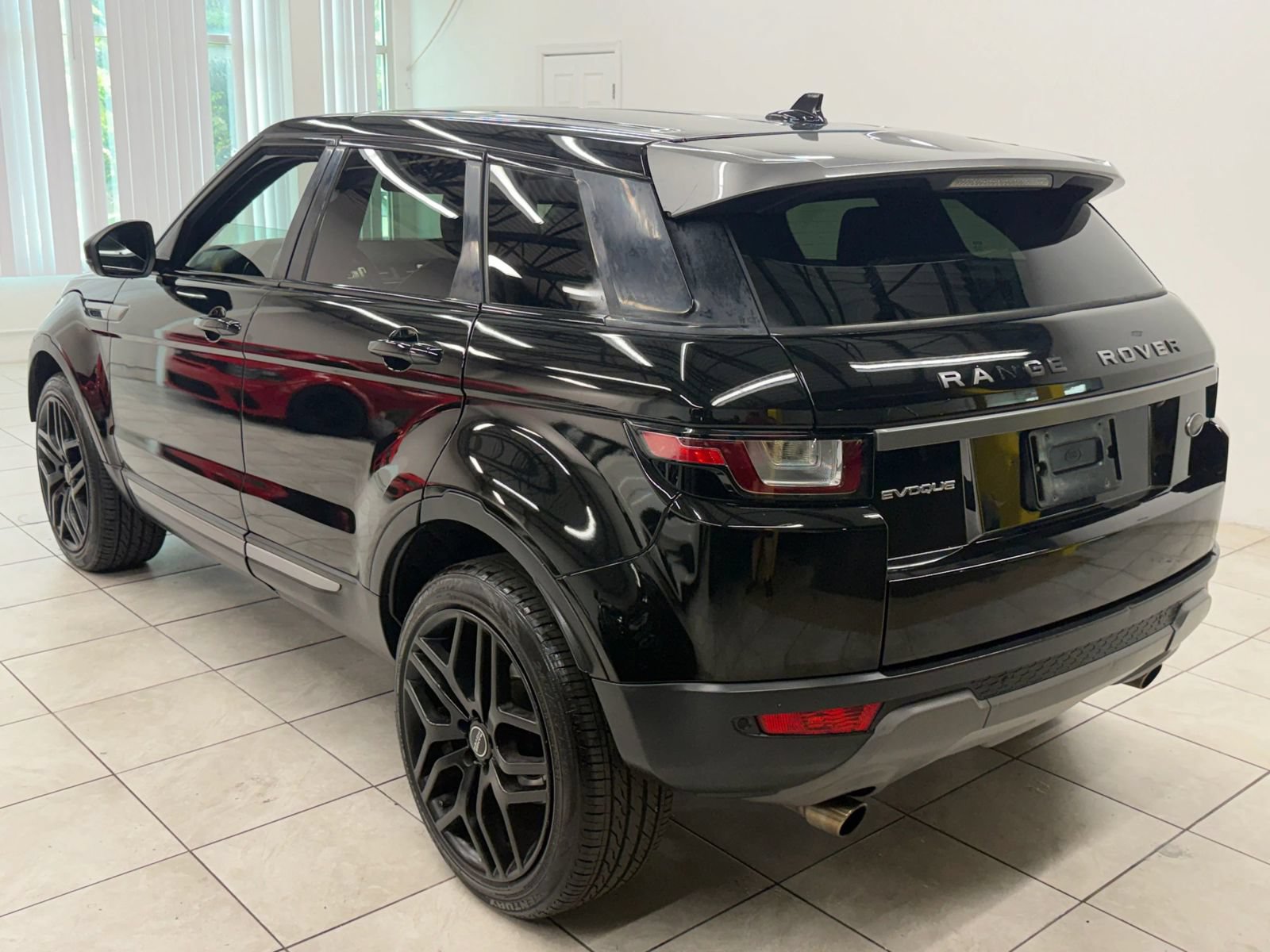 Used 2016 Land Rover Range Rover Evoque SE AWD/4WD image 7