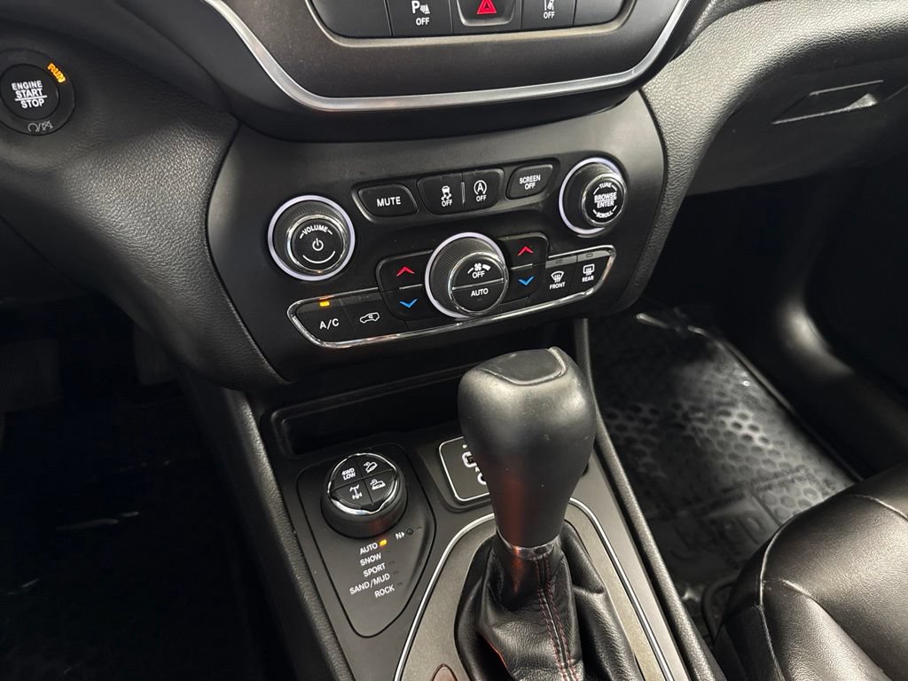 Used 2021 Jeep Cherokee Trailhawk w/ Sun, Sound & Nav Group AWD/4WD image 26
