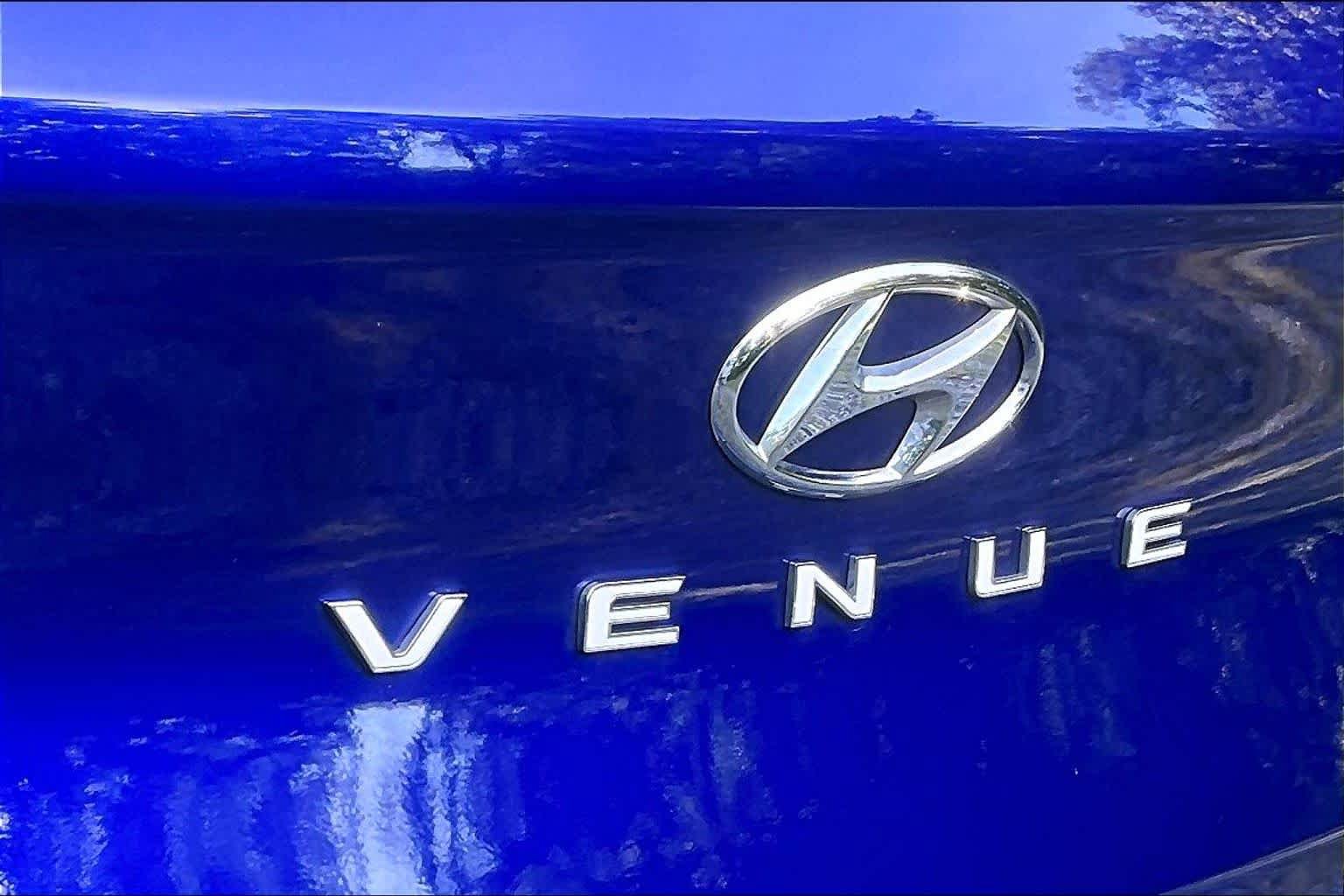 Used 2024 Hyundai Venue SEL FWD image 10
