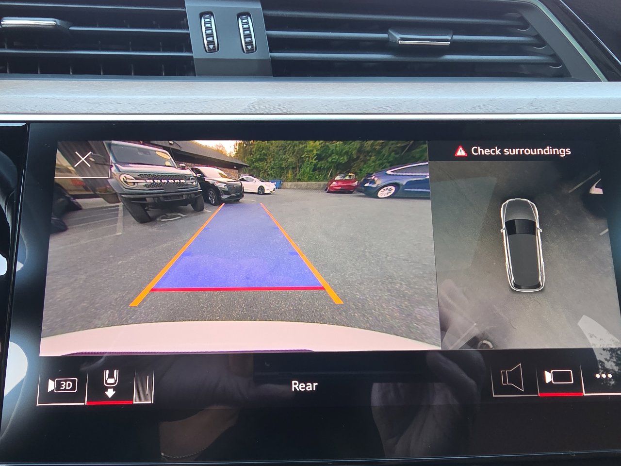 Used 2024 Audi Q8 e-tron Premium Plus w/ Premium Plus Package image 81