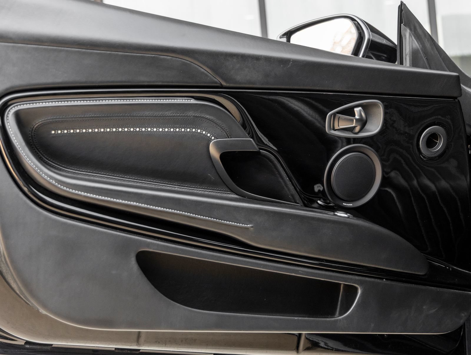 Used 2019 Aston Martin DB11 Volante RWD image 18