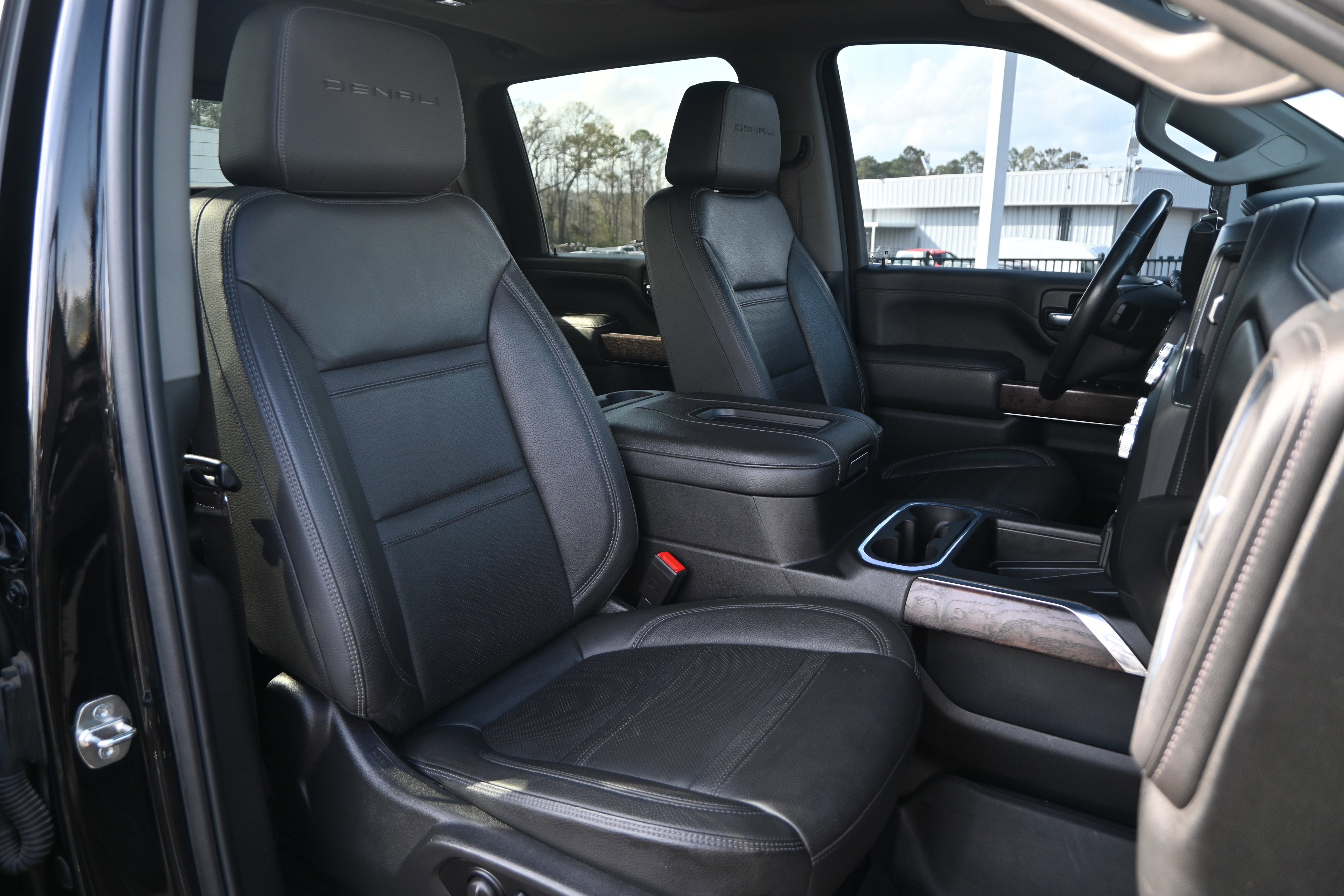 Used 2021 GMC Sierra 2500 Denali w/ Denali Black Diamond Edition AWD/4WD image 35