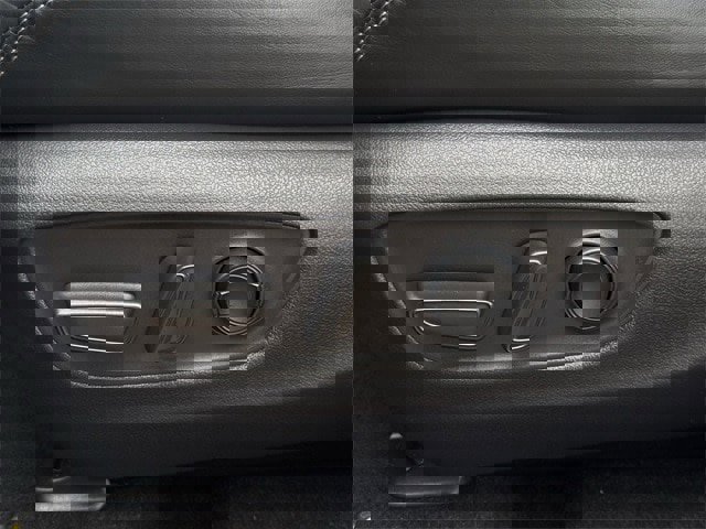 Used 2021 Toyota RAV4 XLE Premium image 29