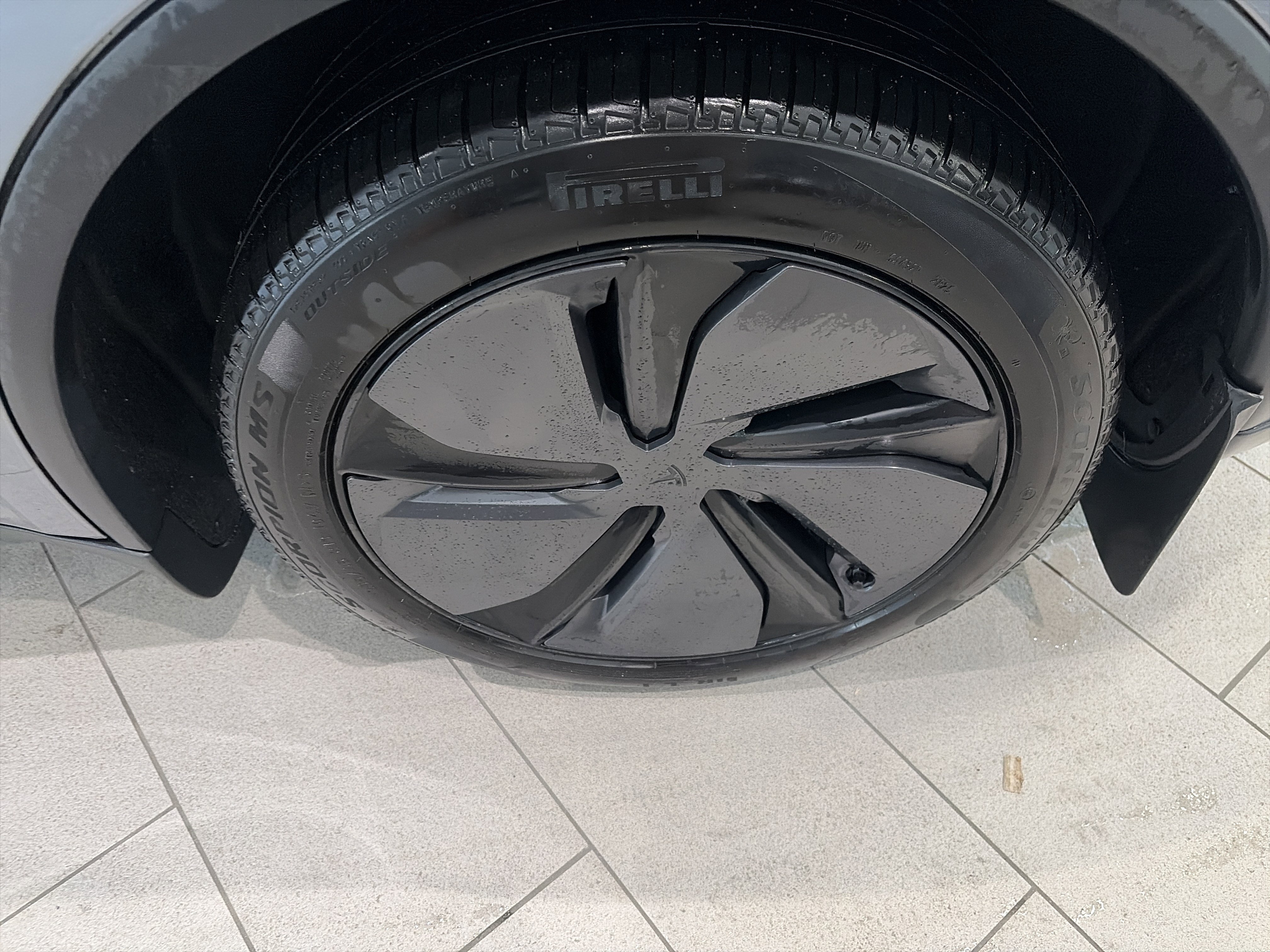 Used 2026 Tesla Model Y 2WD image 2