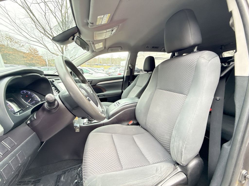 Used 2019 Toyota Highlander LE image 13