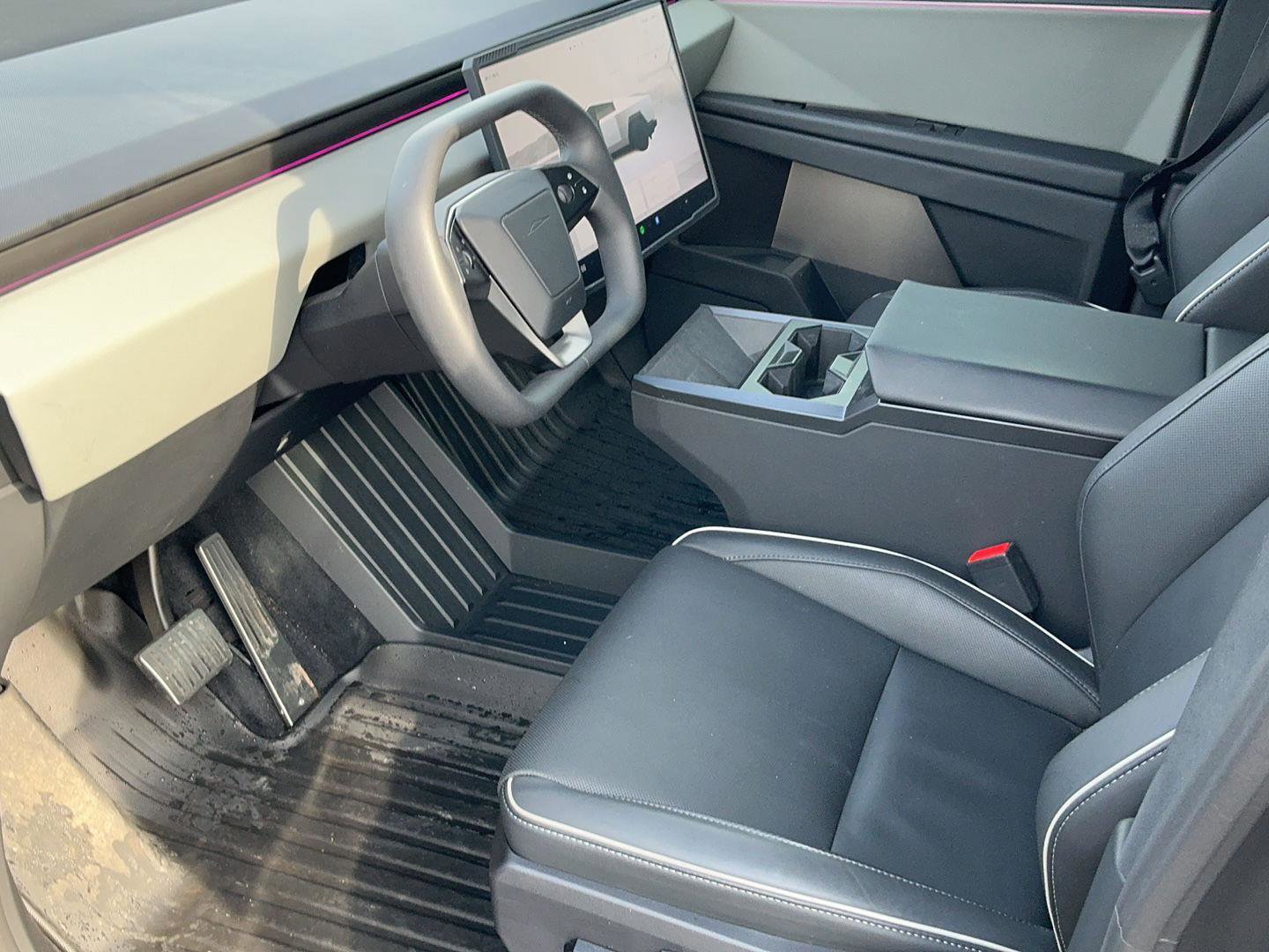 Used 2025 Tesla Cybertruck AWD Crew Cab image 20