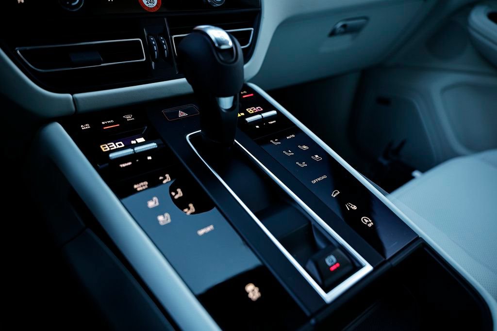 New 2026 Porsche Macan AWD/4WD image 40