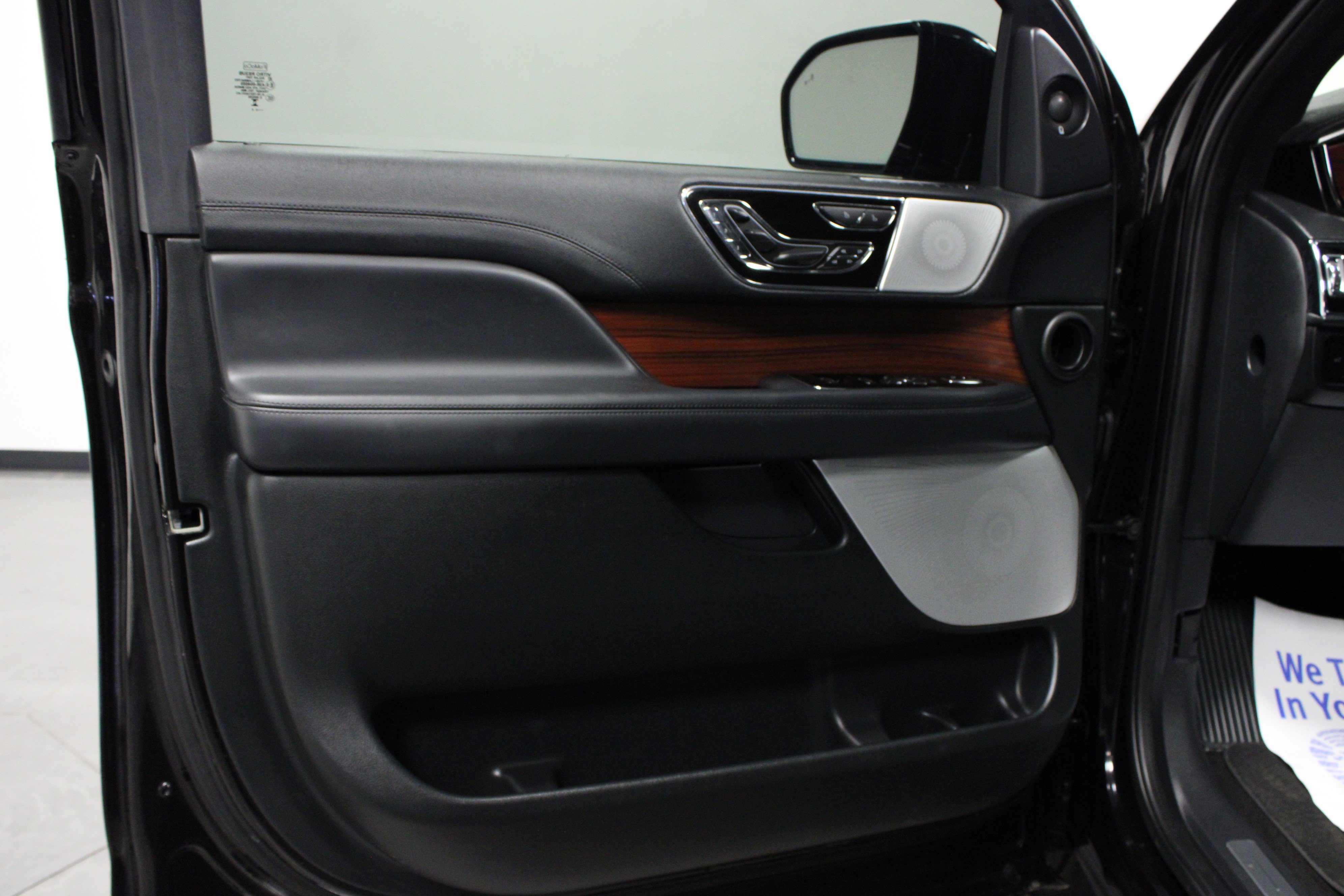 Used 2024 Lincoln Navigator L Reserve AWD/4WD image 11