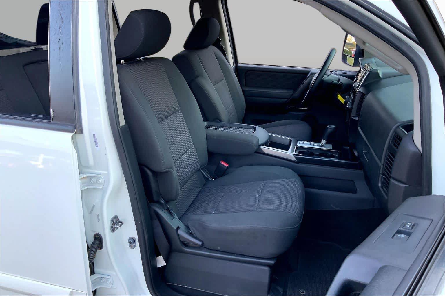 Used 2013 Nissan Titan SV w/ SV Premium Utility Pkg RWD image 8