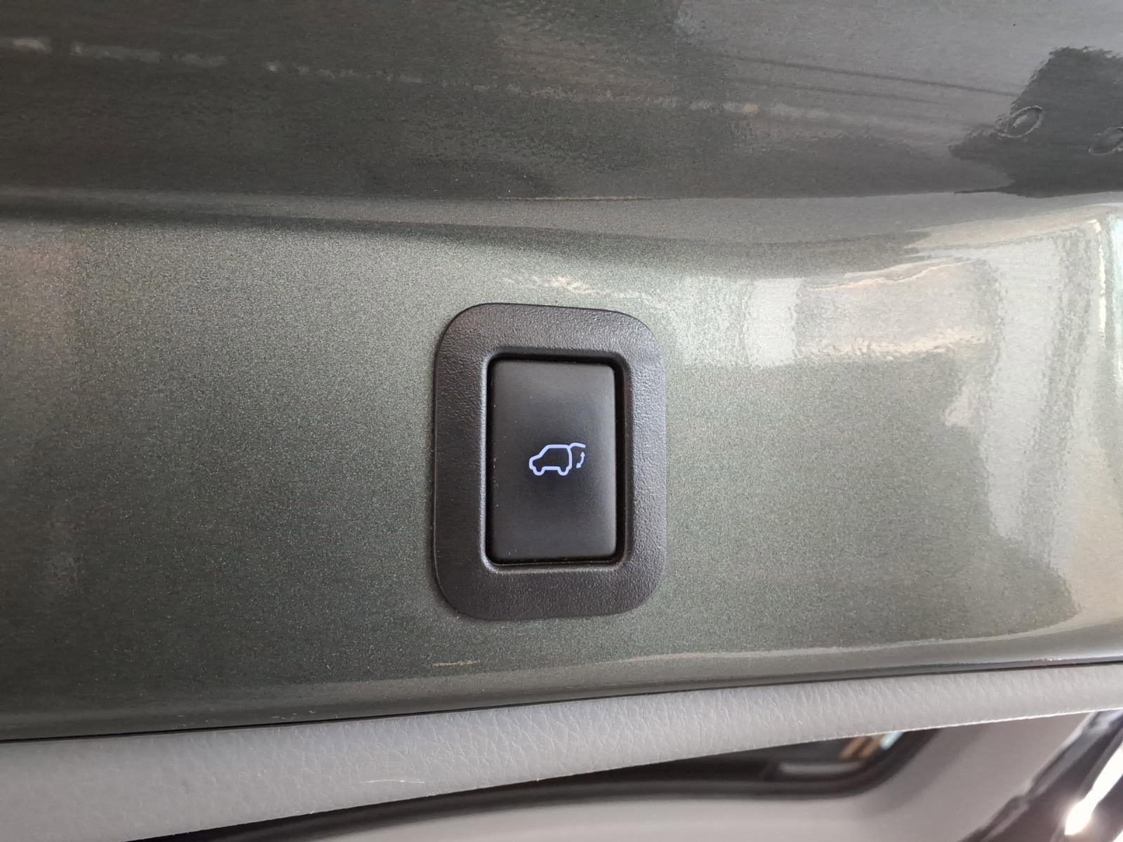 Used 2019 Toyota Highlander Limited image 19