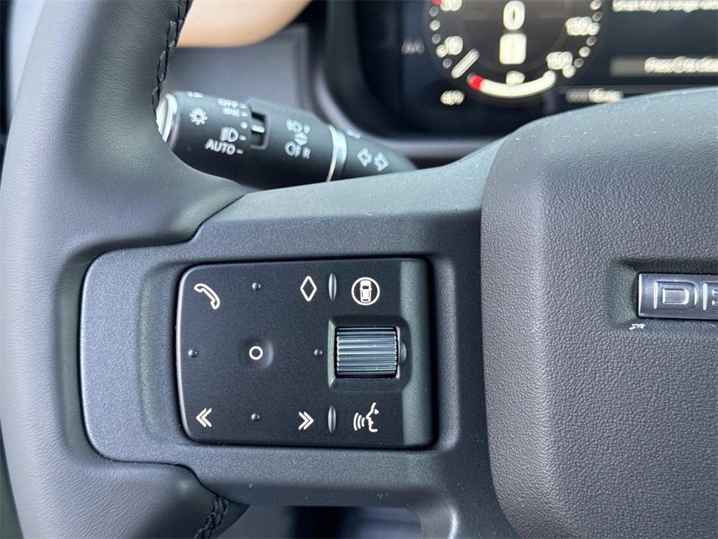 New 2026 Land Rover Defender 130 X-Dynamic SE image 28