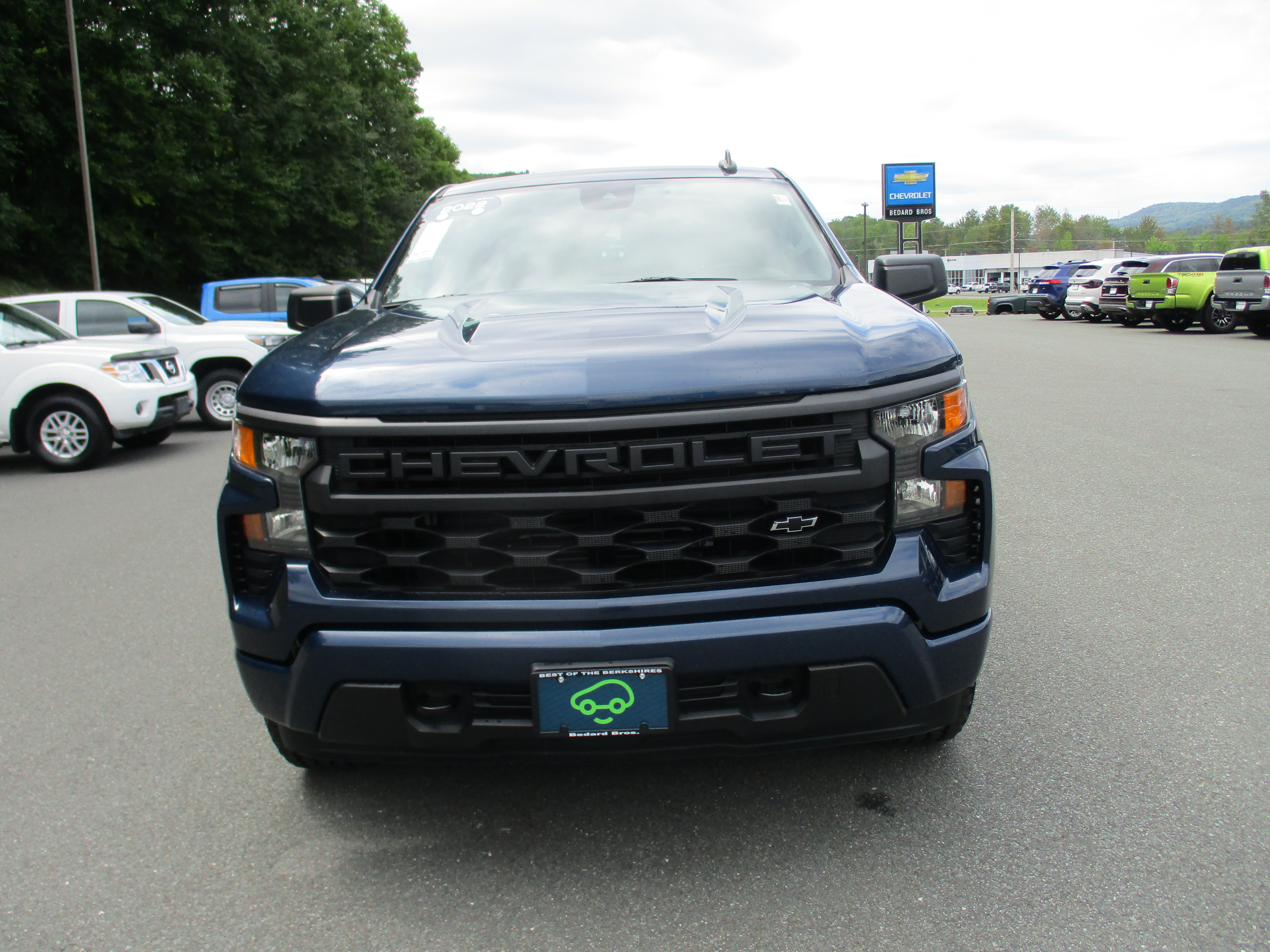 Used 2022 Chevrolet Silverado 1500 Custom AWD/4WD image 2