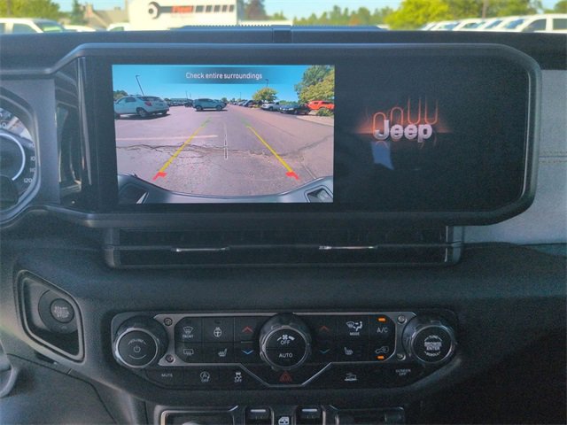 New 2025 Jeep Gladiator Sport image 23