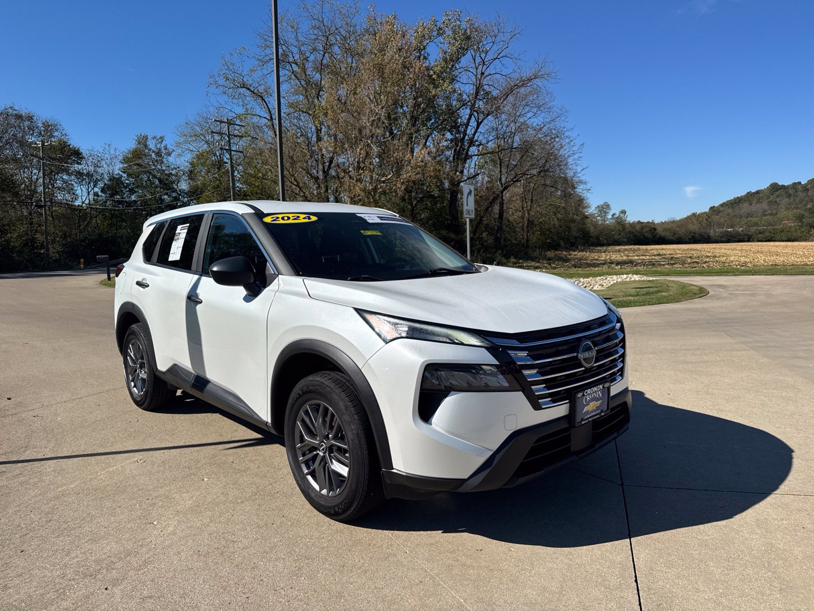 Used 2024 Nissan Rogue S AWD/4WD image 3