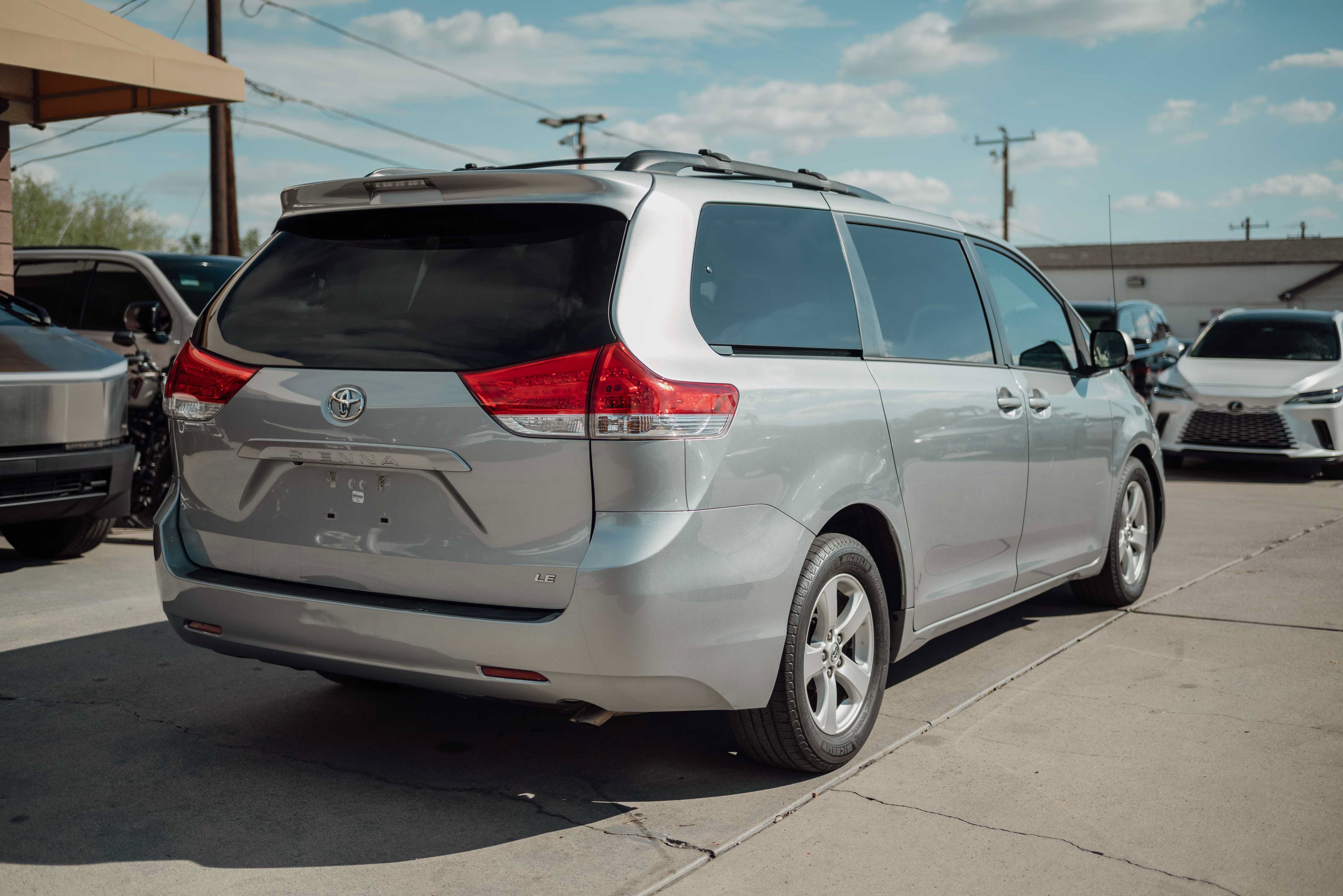 Used 2014 Toyota Sienna LE FWD image 3