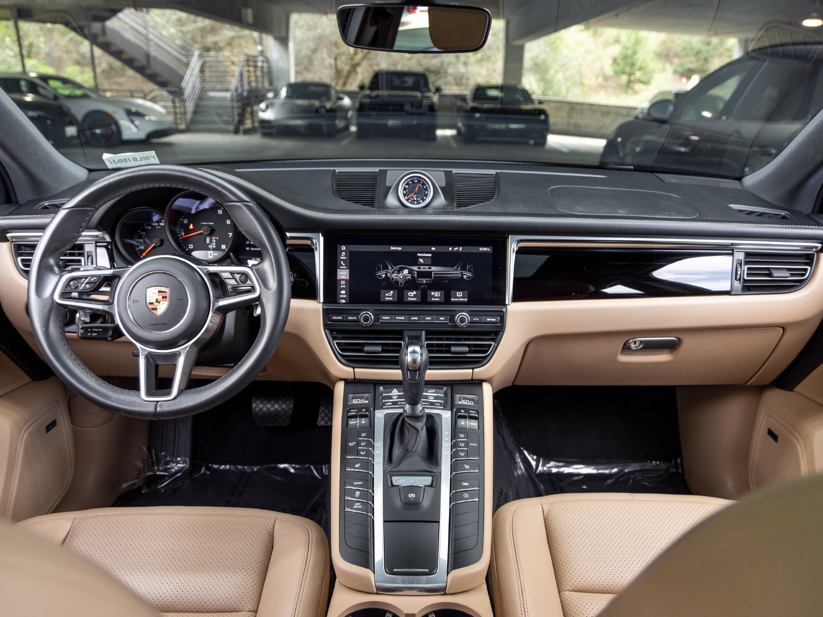 Certified 2021 Porsche Macan AWD/4WD image 35