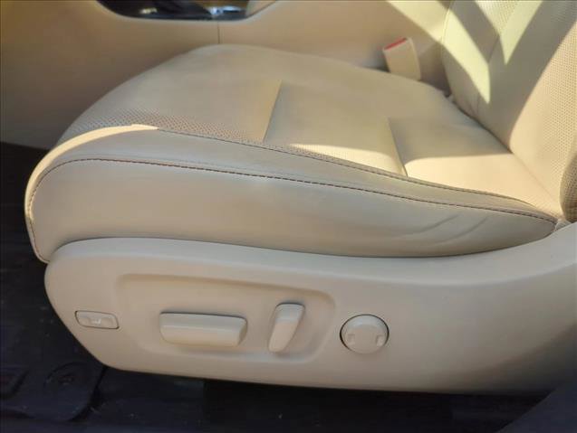 Certified 2019 Toyota Highlander Limited AWD/4WD image 10