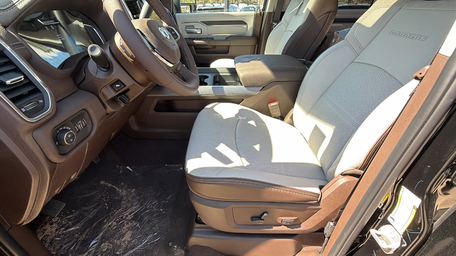 New 2026 RAM 2500 Laramie w/ Towing Technology Group AWD/4WD image 16