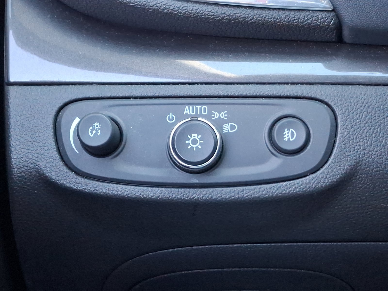 Used 2019 Buick Encore Sport Touring image 22