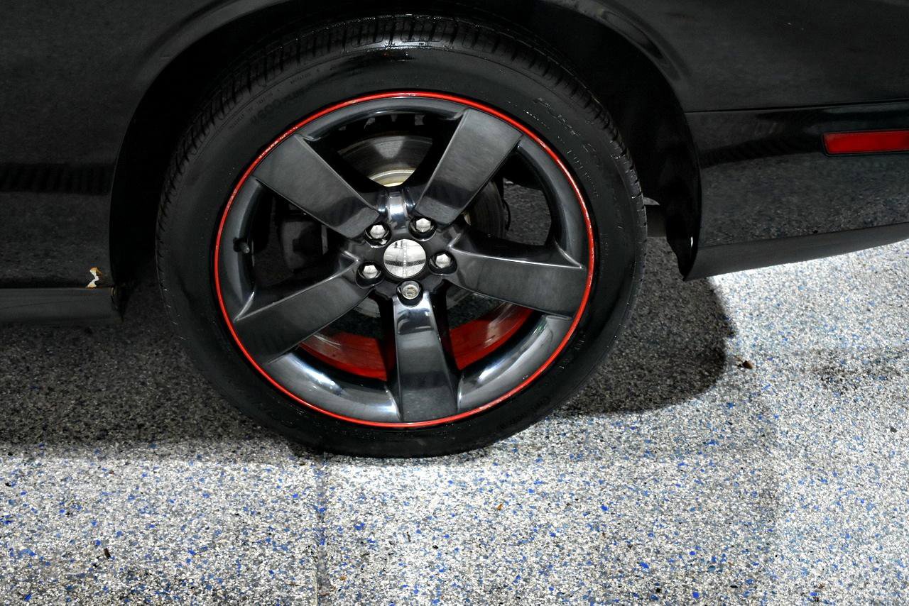 Used 2013 Dodge Challenger SXT image 36