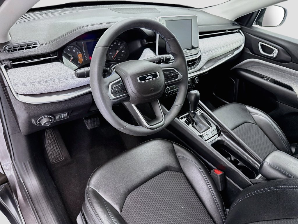 Used 2022 Jeep Compass Latitude FWD image 9