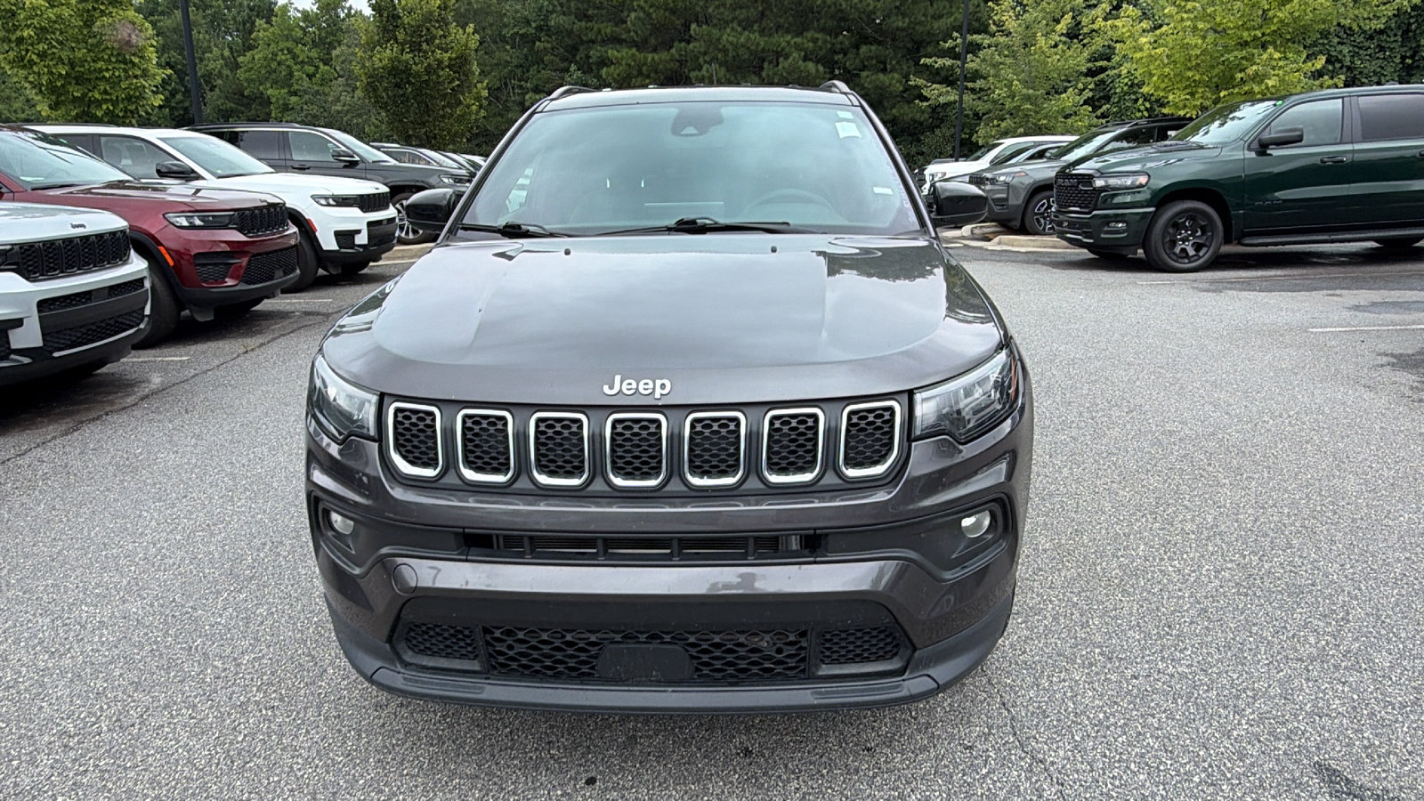 Used 2024 Jeep Compass Latitude AWD/4WD image 3