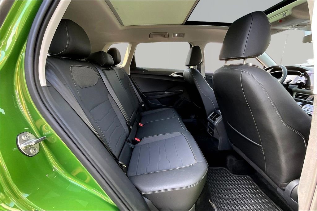 Used 2025 Volkswagen Taos SE image 22