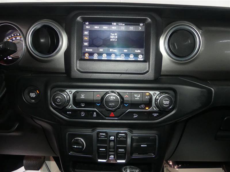 Used 2018 Jeep Wrangler Unlimited Sahara image 34