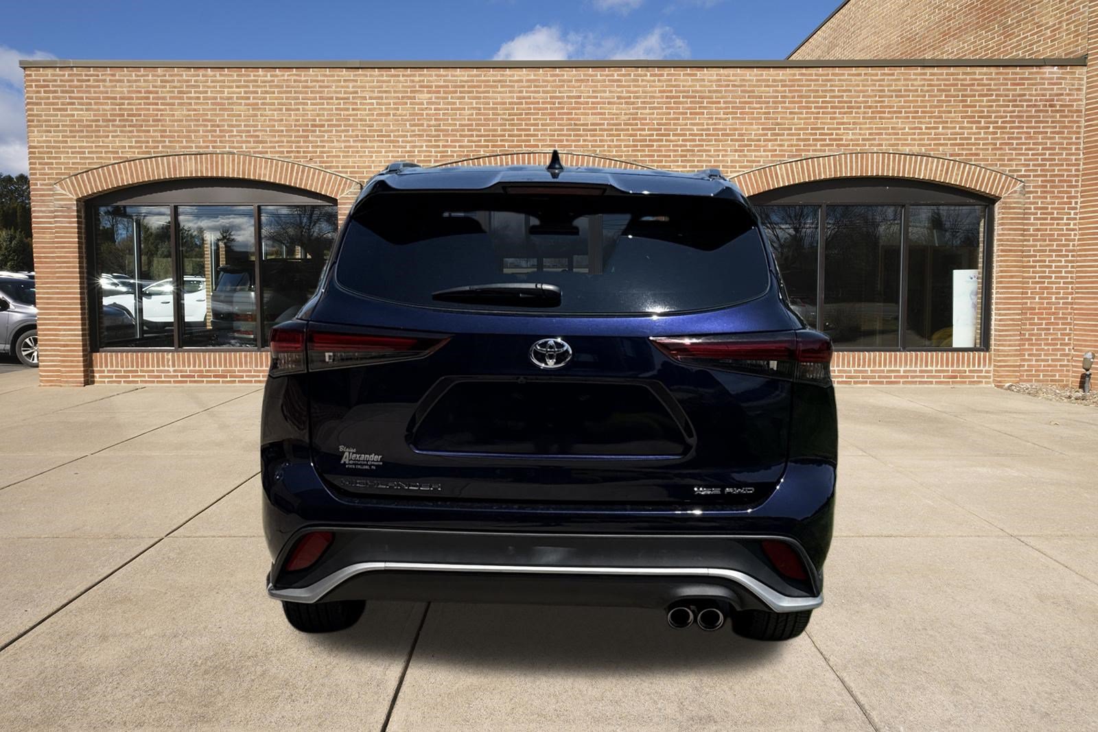 Used 2025 Toyota Highlander XSE AWD/4WD video 4