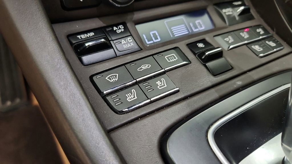 Used 2015 Porsche 911 Turbo S image 20