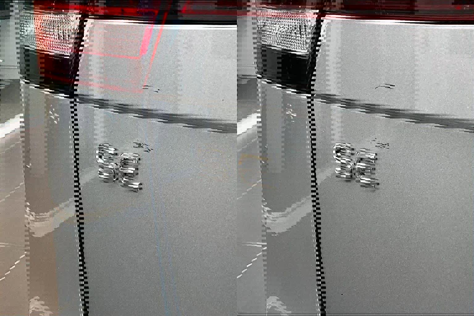 Used 2023 Volkswagen Tiguan SE R-Line image 32