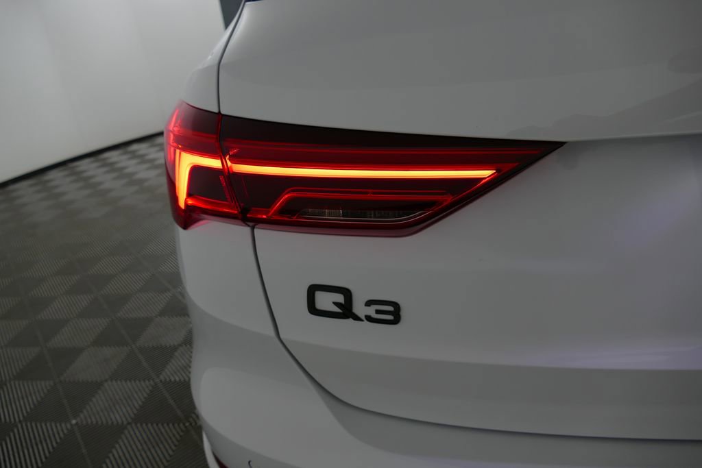 Used 2025 Audi Q3 2.0T Premium image 2