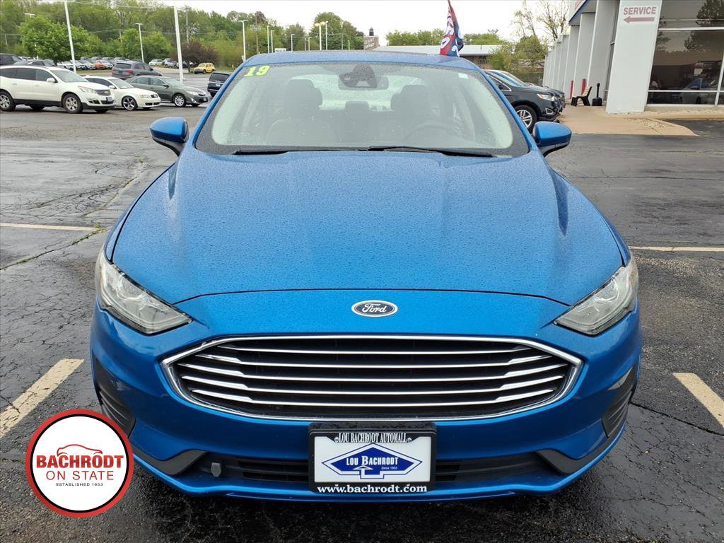 Used 2019 Ford Fusion SE FWD image 2