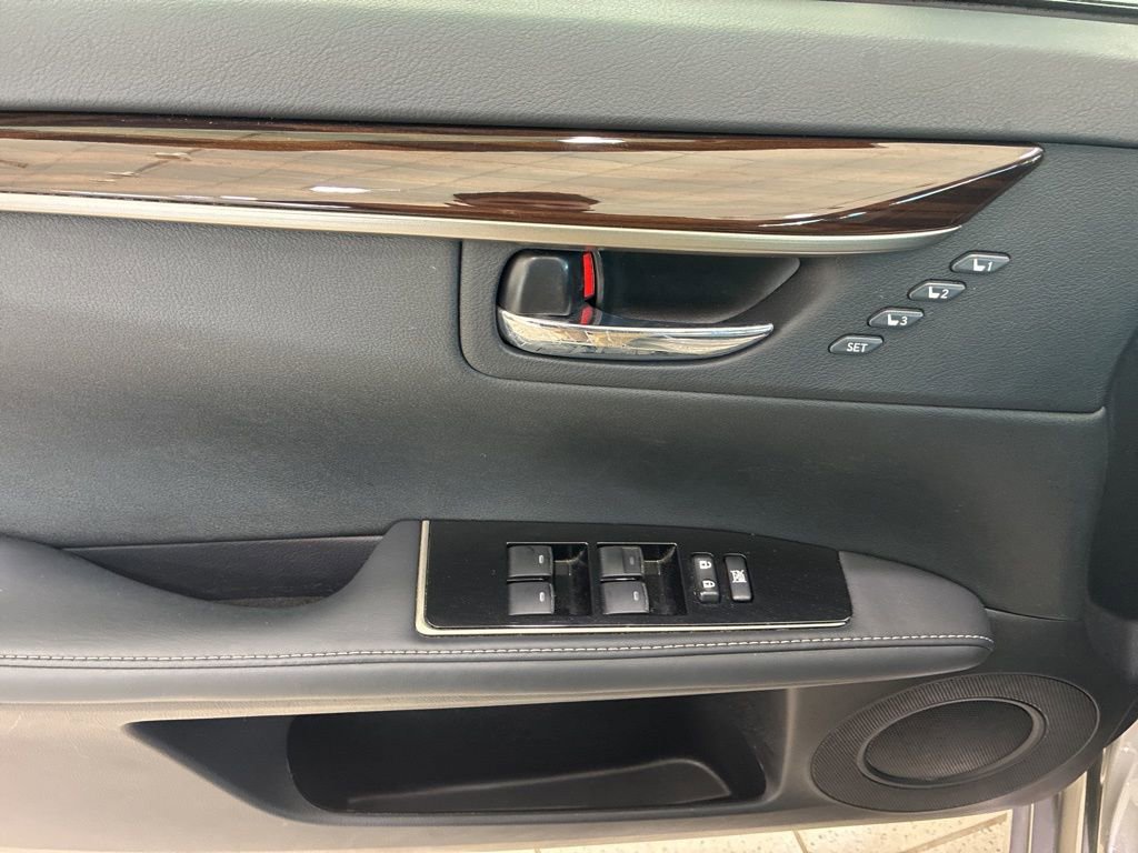 Used 2016 Lexus ES 350 350 LUXURY/SAFETY+/SMART CRUIS w/ Luxury Package w/Wood Trim image 14