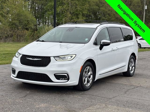 Used 2023 Chrysler Pacifica Limited FWD image 34