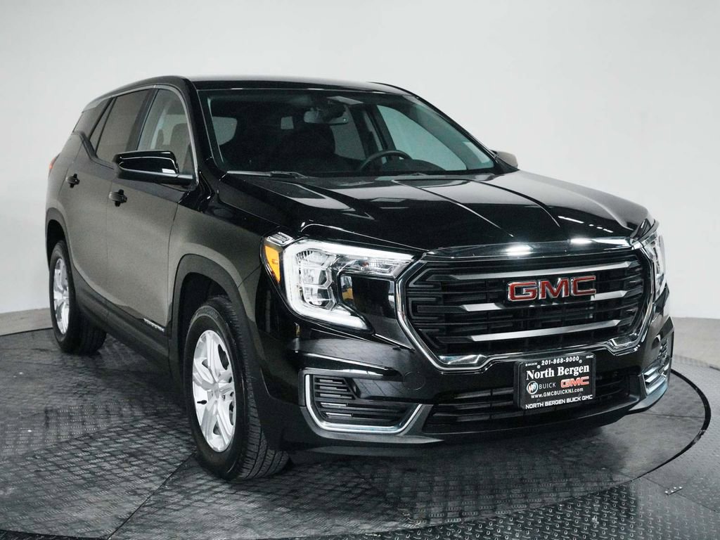 Used 2024 GMC Terrain SLE w/ LPO, Floor Liner Package AWD/4WD image 3