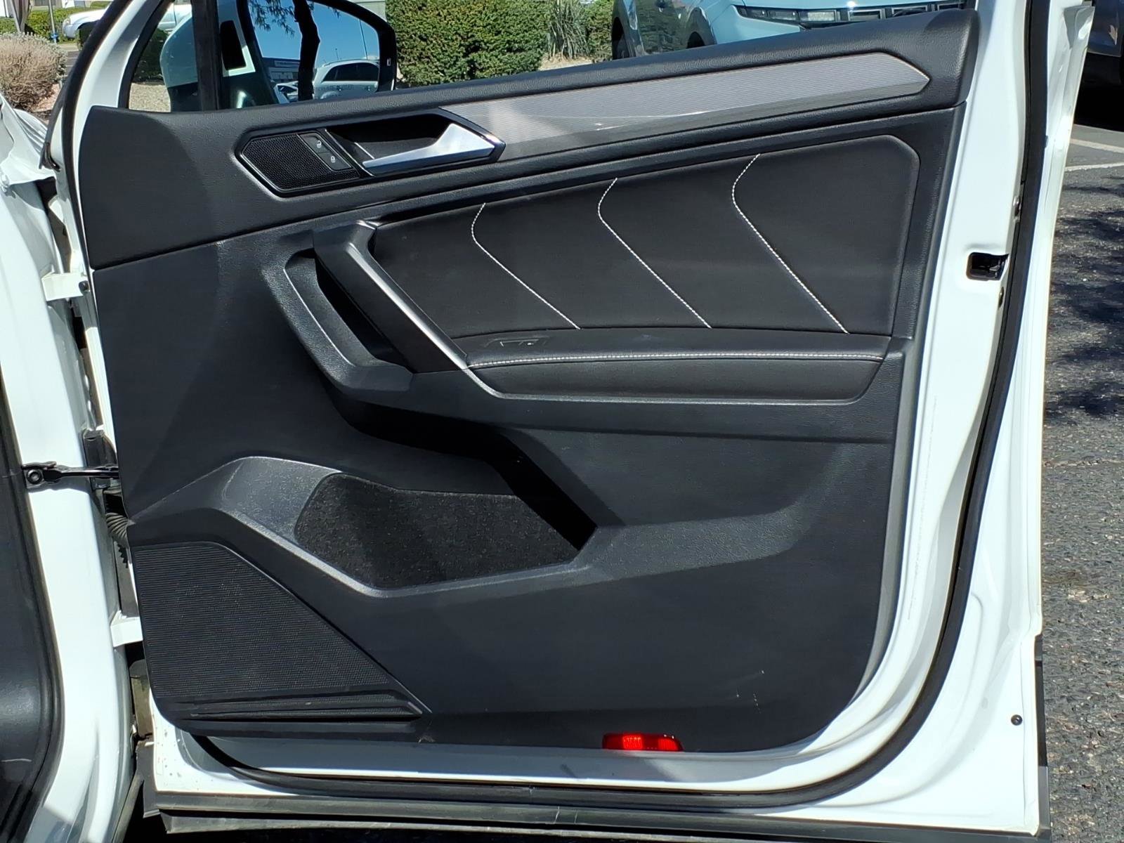 Certified 2022 Volkswagen Tiguan SE image 14