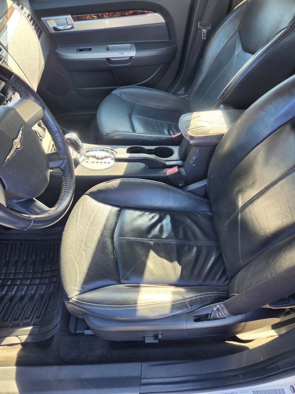 Used 2010 Chrysler Sebring Limited FWD image 4
