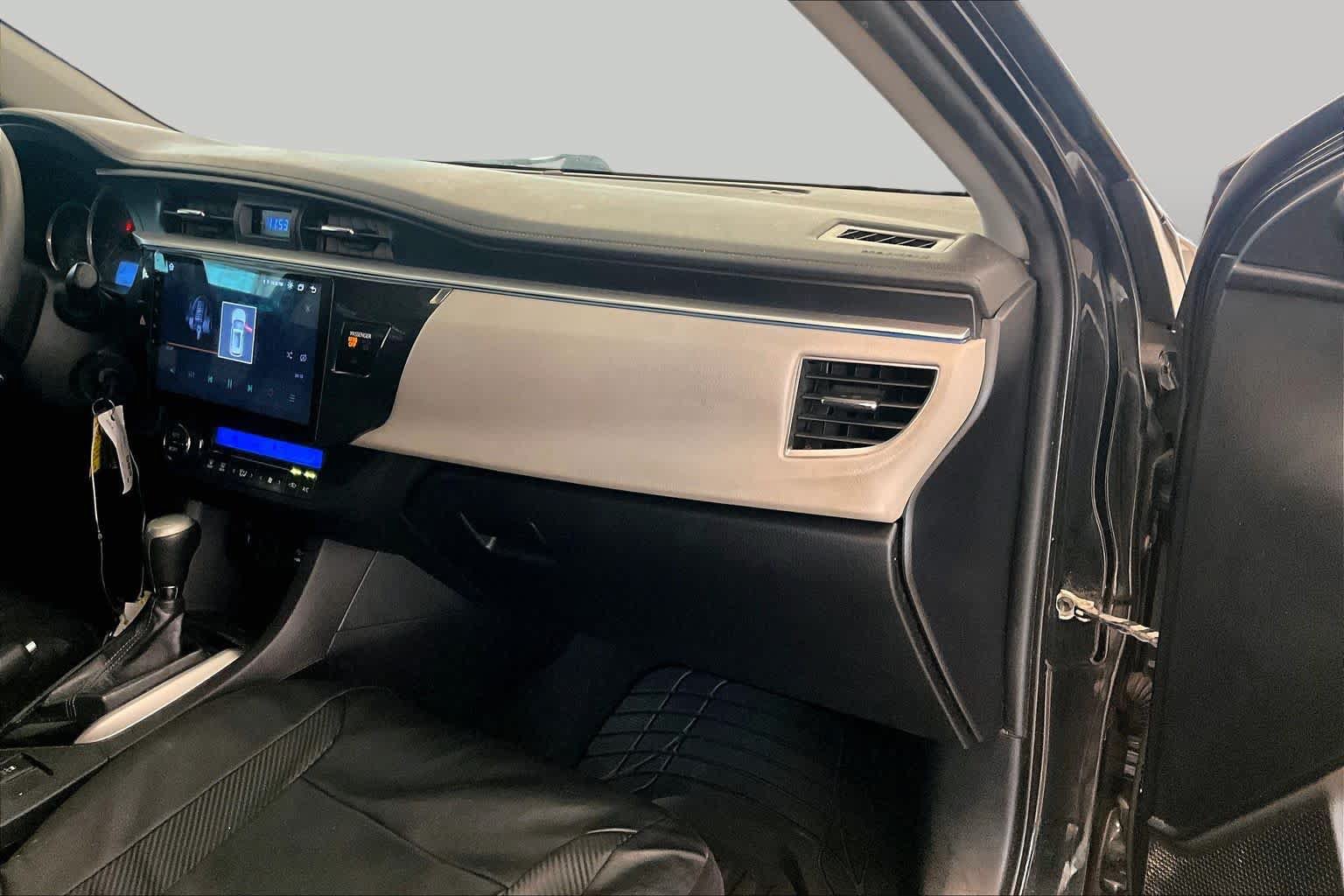 Used 2016 Toyota Corolla LE FWD image 17